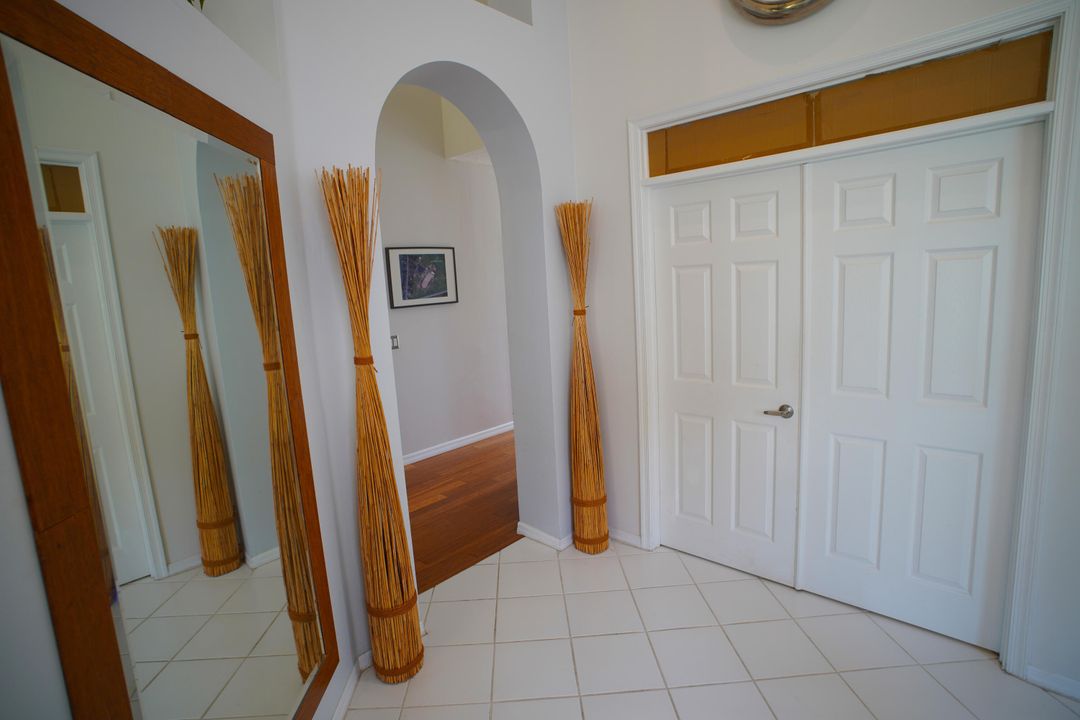 待售: $260,000 (3 贝兹, 2 浴室, 2067 平方英尺)