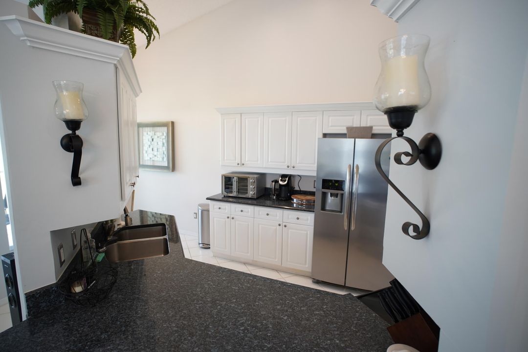 待售: $260,000 (3 贝兹, 2 浴室, 2067 平方英尺)