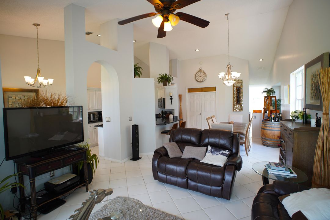 待售: $260,000 (3 贝兹, 2 浴室, 2067 平方英尺)