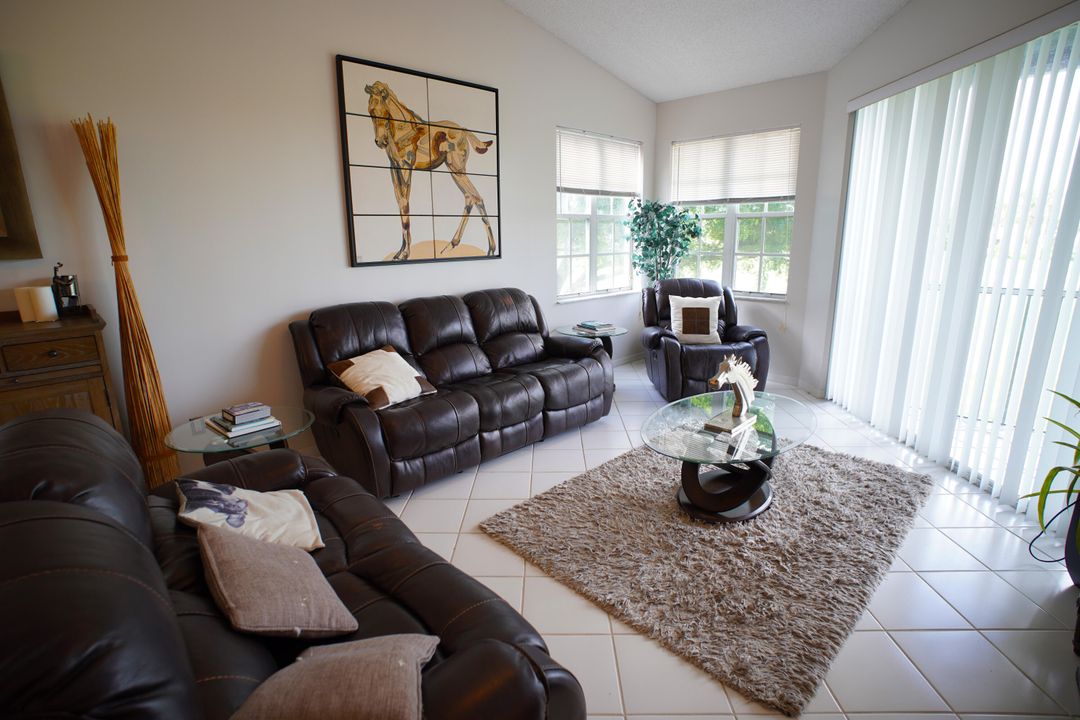 待售: $260,000 (3 贝兹, 2 浴室, 2067 平方英尺)