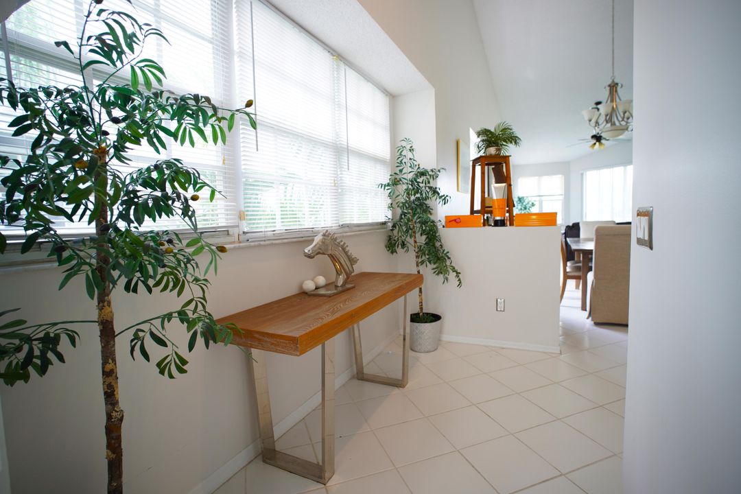 待售: $260,000 (3 贝兹, 2 浴室, 2067 平方英尺)