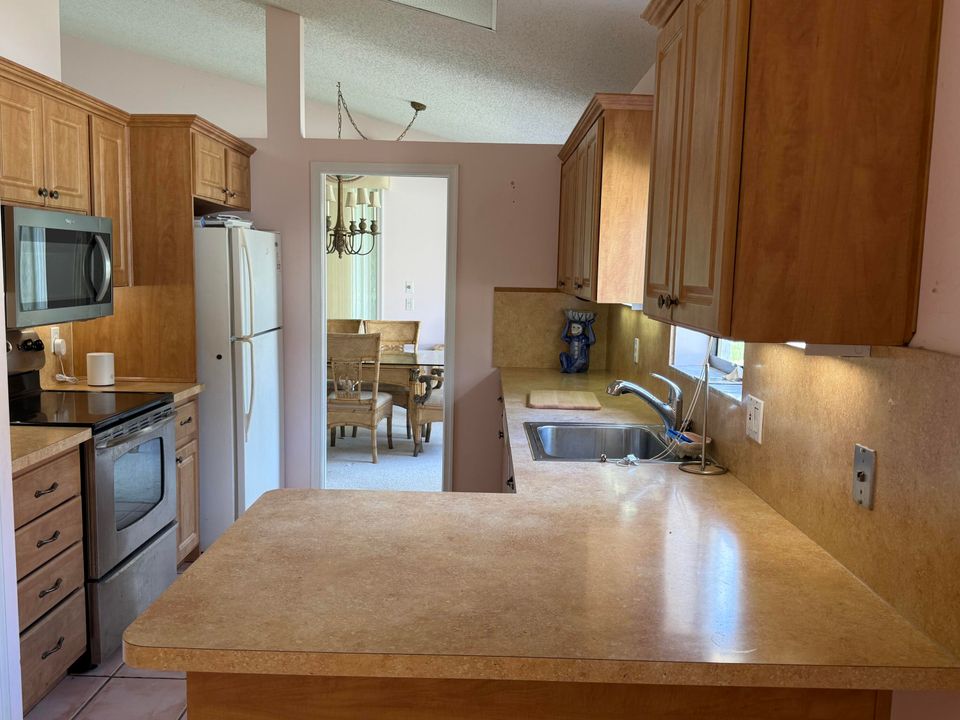 出租: $4,000 (2 贝兹, 2 浴室, 1761 平方英尺)