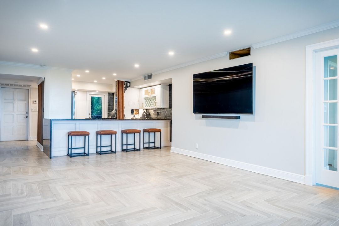 待售: $199,000 (2 贝兹, 2 浴室, 1100 平方英尺)