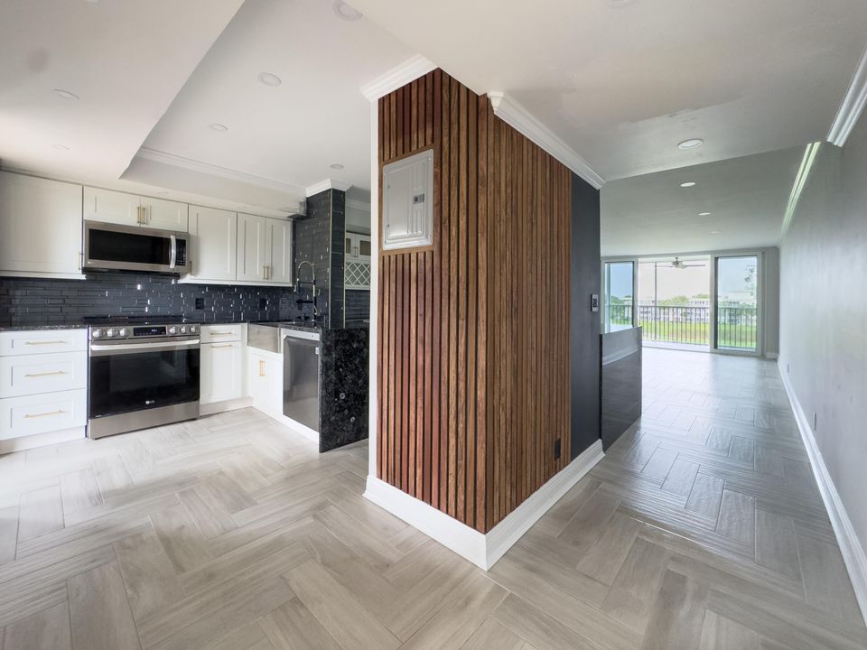 待售: $199,000 (2 贝兹, 2 浴室, 1100 平方英尺)