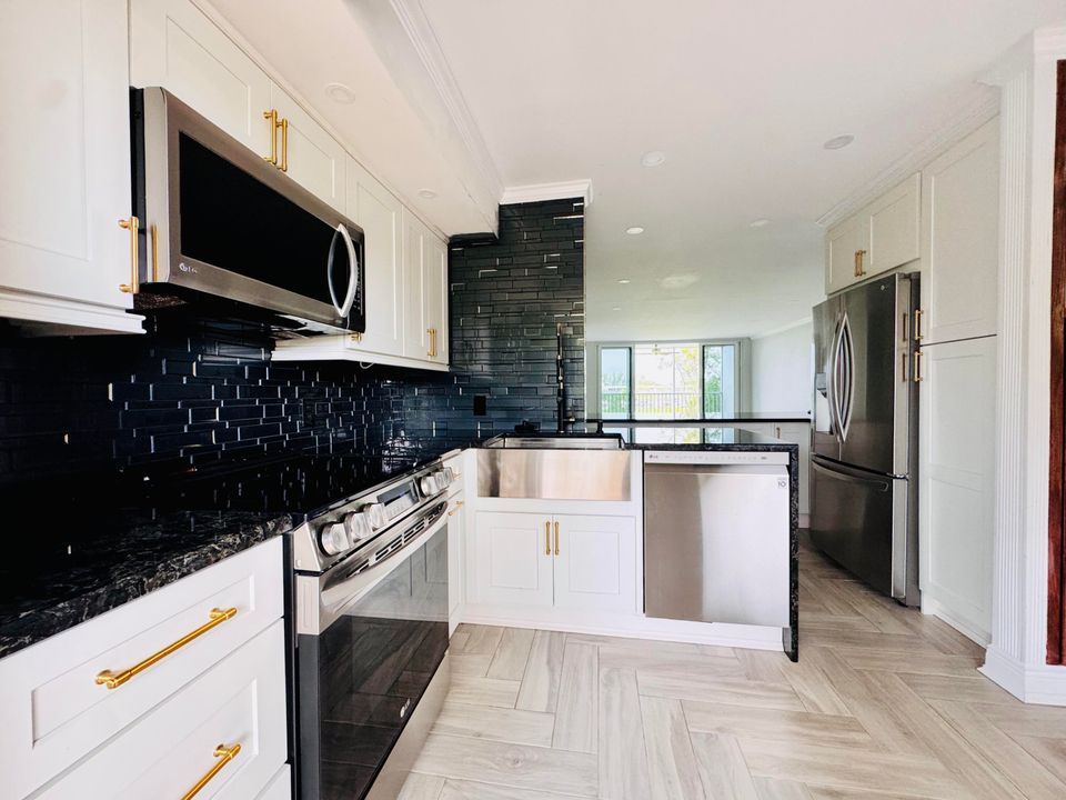 待售: $199,000 (2 贝兹, 2 浴室, 1100 平方英尺)