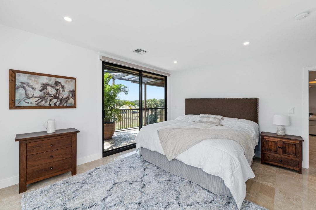 出租: $12,000 (4 贝兹, 4 浴室, 2500 平方英尺)