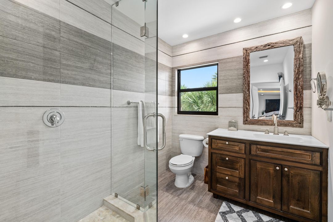 出租: $12,000 (4 贝兹, 4 浴室, 2500 平方英尺)