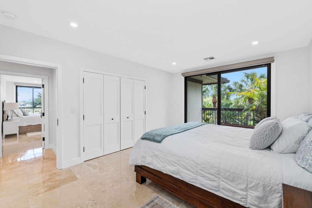 出租: $12,000 (4 贝兹, 4 浴室, 2500 平方英尺)