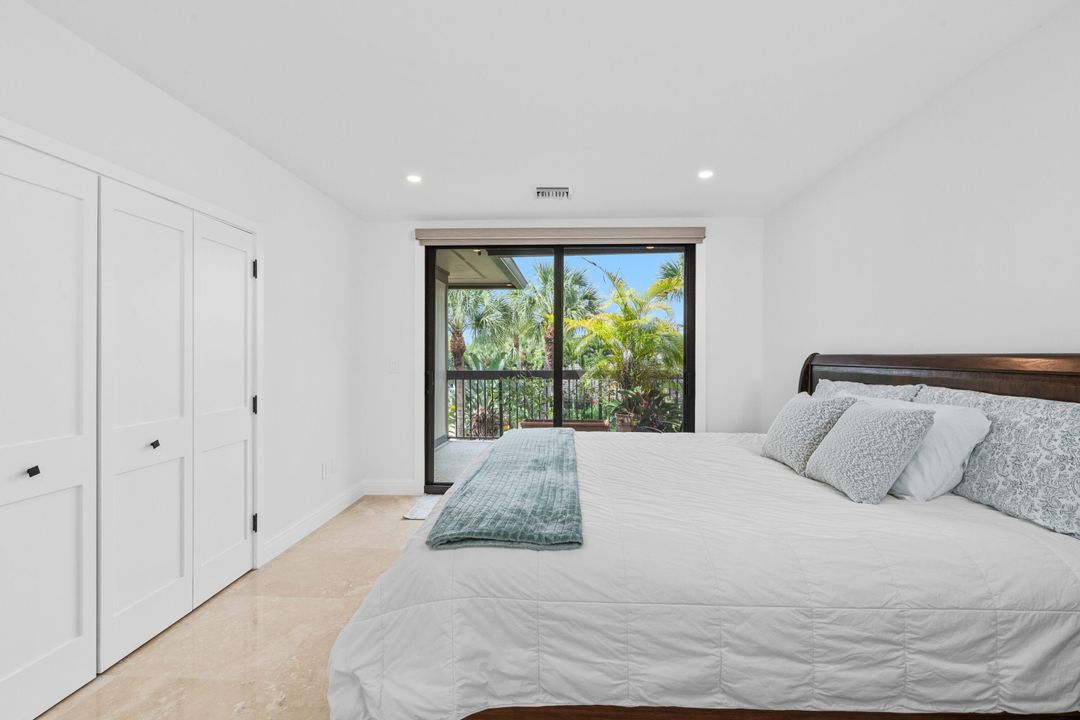 出租: $12,000 (4 贝兹, 4 浴室, 2500 平方英尺)