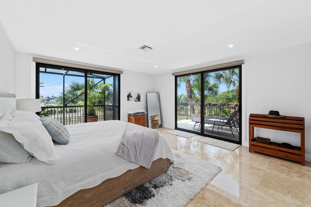 出租: $12,000 (4 贝兹, 4 浴室, 2500 平方英尺)