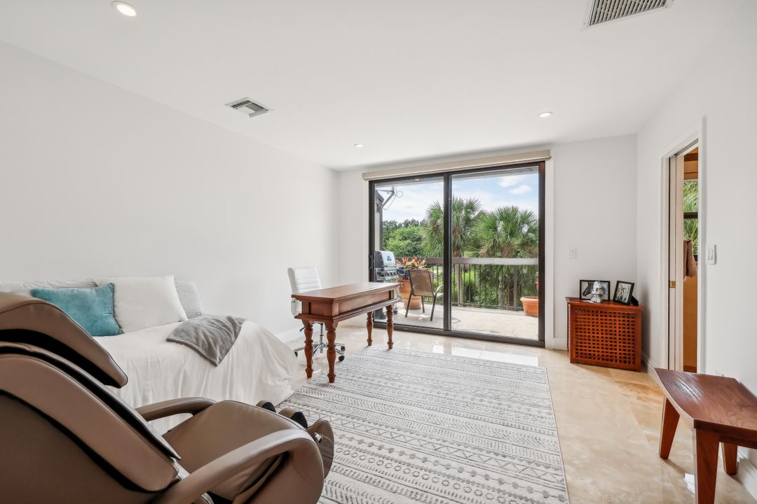 出租: $12,000 (4 贝兹, 4 浴室, 2500 平方英尺)