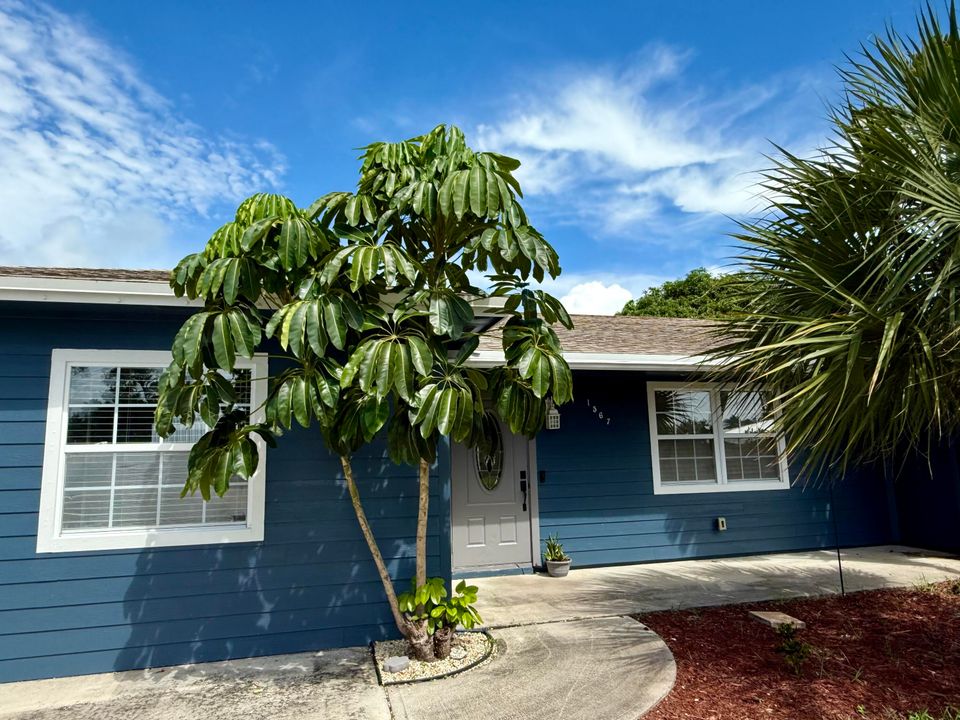 For Sale: $439,000 (4 beds, 2 baths, 1603 Square Feet)