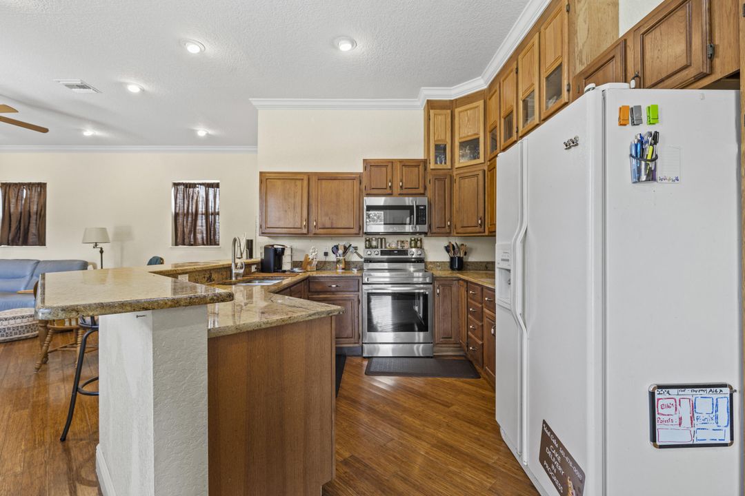 For Sale: $560,000 (3 beds, 2 baths, 1834 Square Feet)