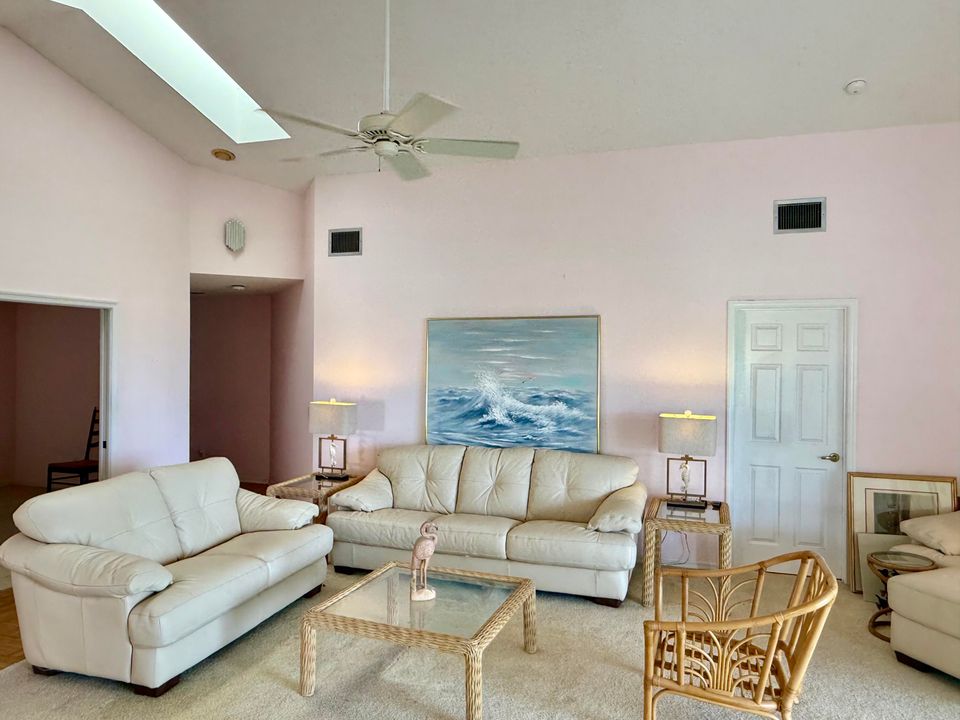 出租: $4,000 (2 贝兹, 2 浴室, 1761 平方英尺)