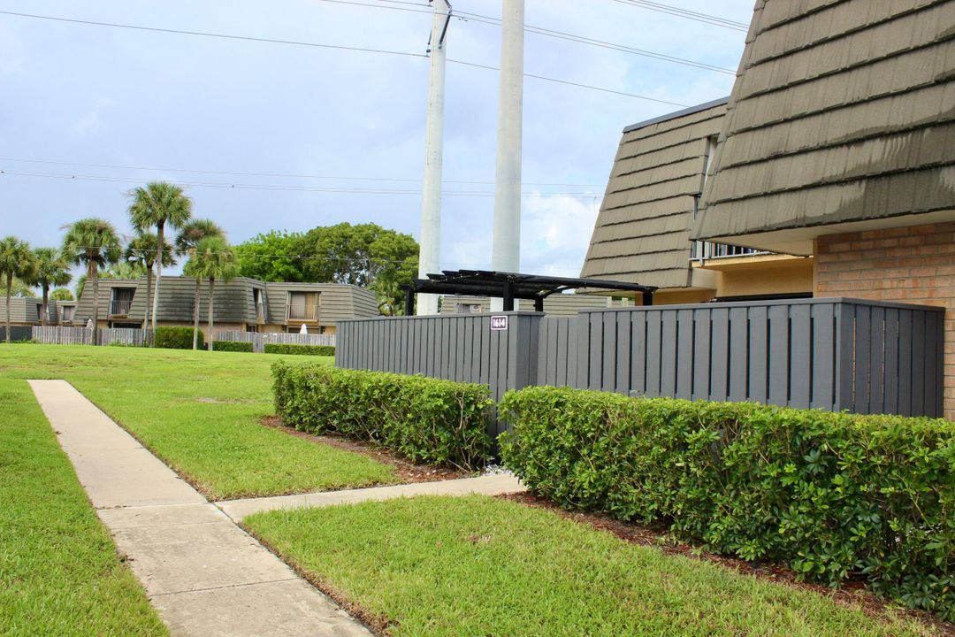 合同活跃: $309,999 (2 贝兹, 2 浴室, 1236 平方英尺)