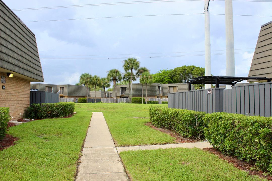 合同活跃: $309,999 (2 贝兹, 2 浴室, 1236 平方英尺)