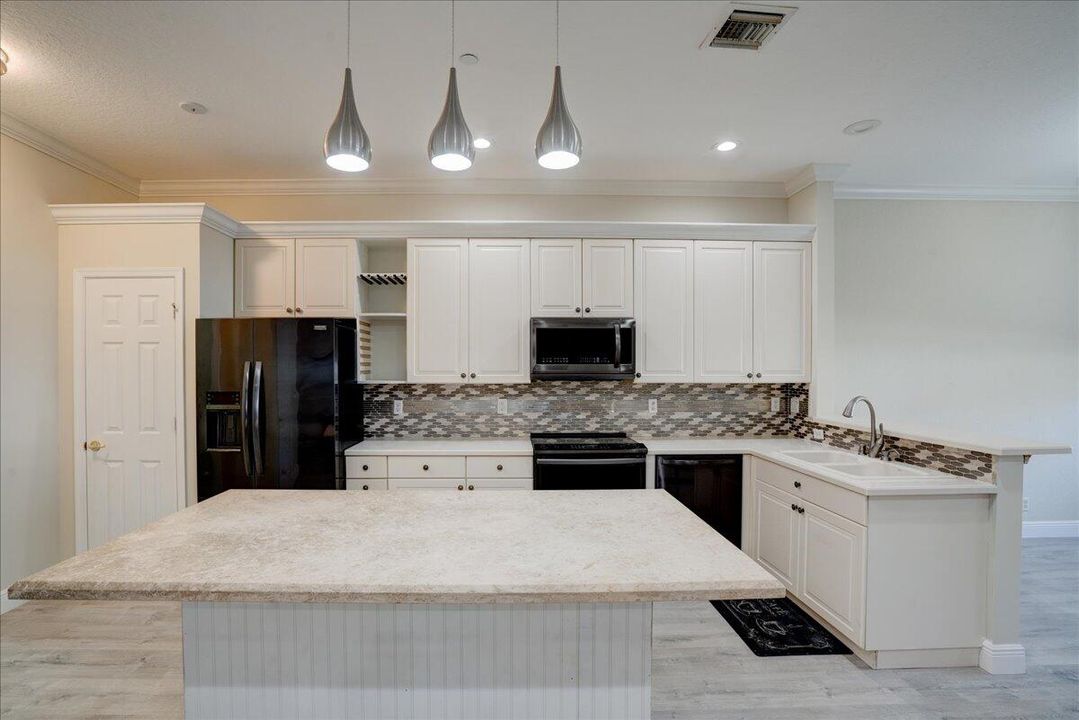 Active With Contract: $486,500 (3 beds, 2 baths, 2209 Square Feet)