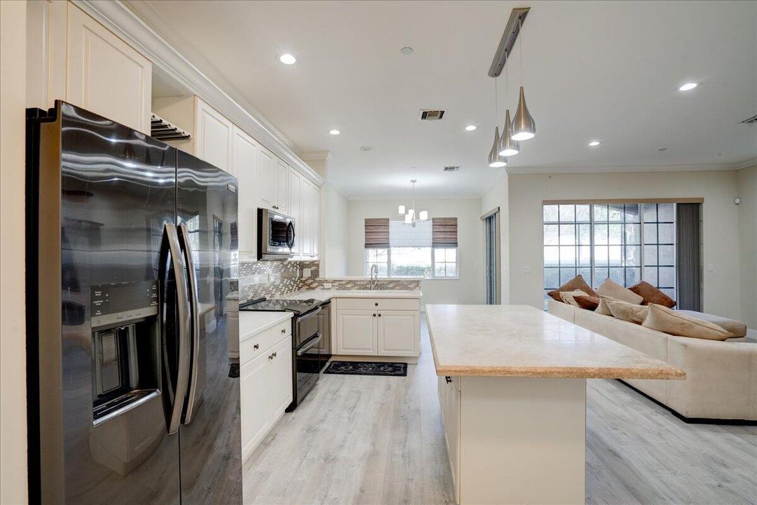 Active With Contract: $486,500 (3 beds, 2 baths, 2209 Square Feet)