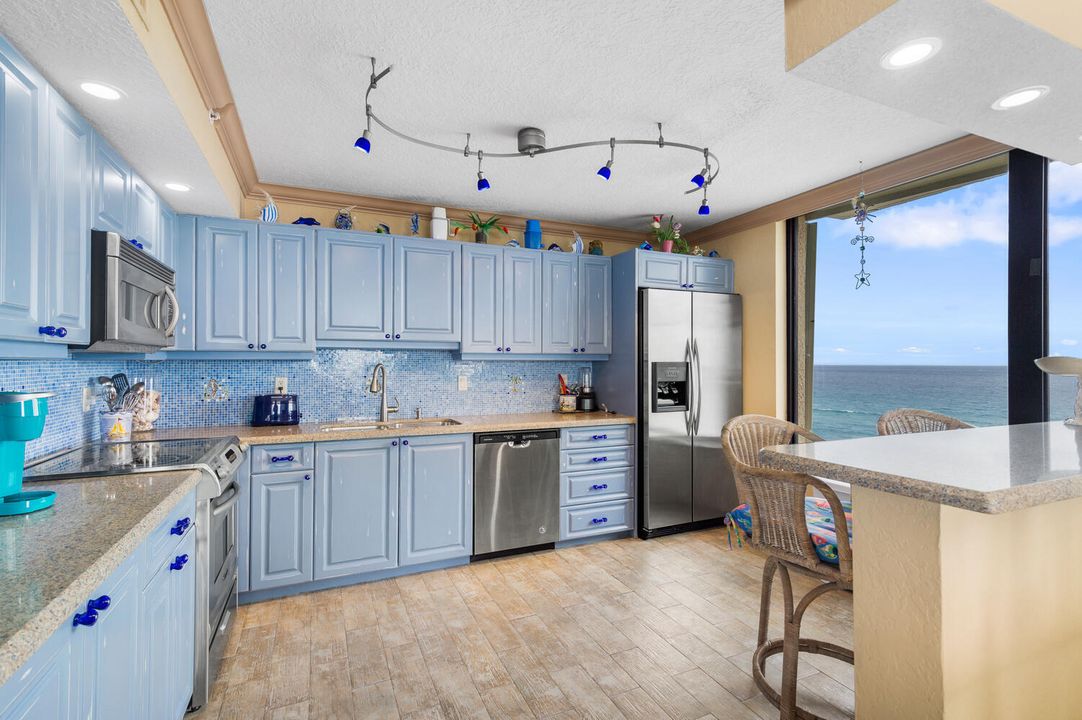 For Rent: $10,000 (2 beds, 2 baths, 1400 Square Feet)