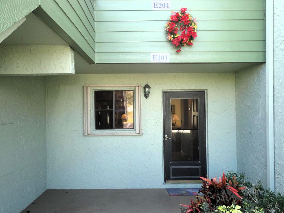 Active With Contract: $3,200 (2 beds, 2 baths, 1186 Square Feet)