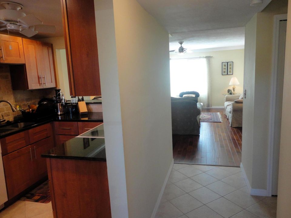 Active With Contract: $3,200 (2 beds, 2 baths, 1186 Square Feet)