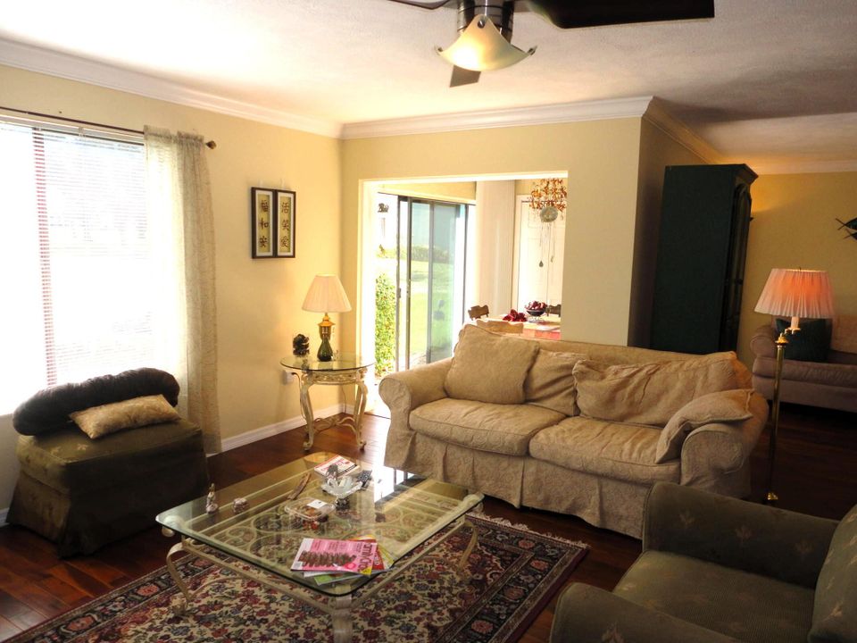 Active With Contract: $3,200 (2 beds, 2 baths, 1186 Square Feet)