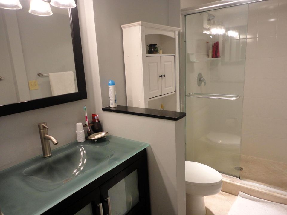 Active With Contract: $3,200 (2 beds, 2 baths, 1186 Square Feet)