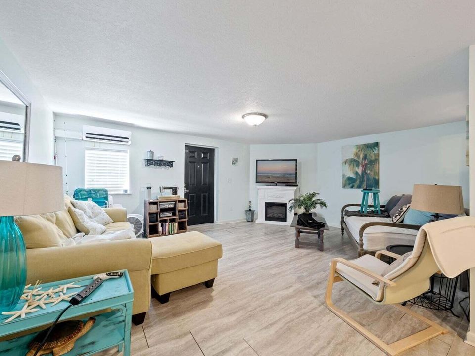 出租: $1,650 (1 贝兹, 1 浴室, 1000 平方英尺)