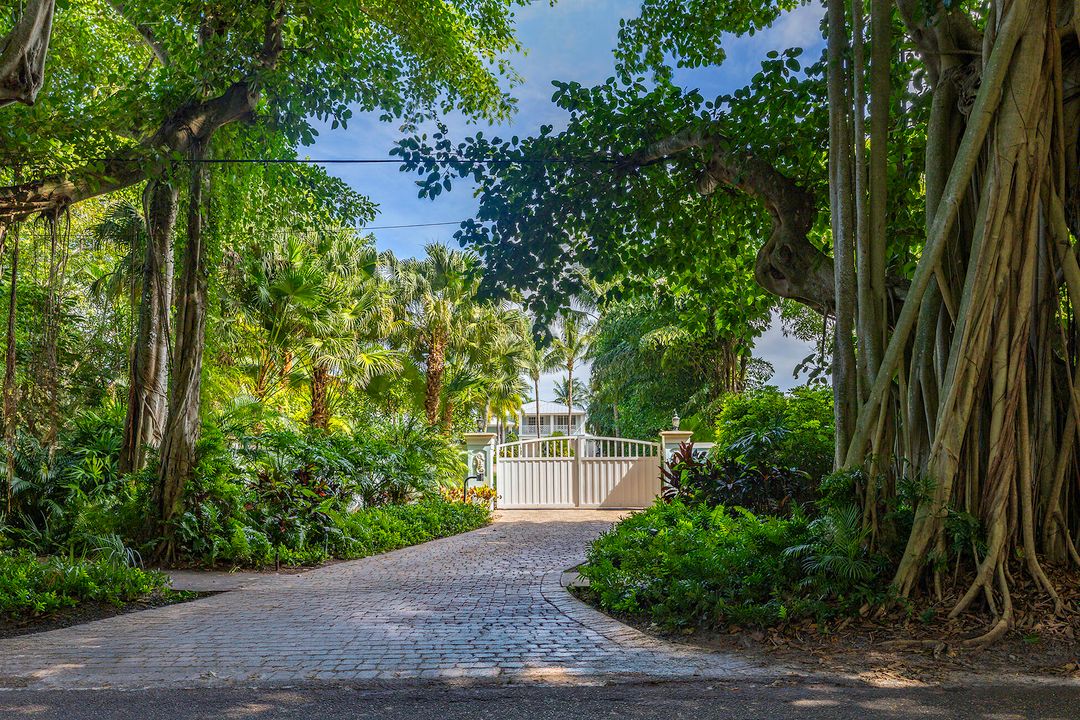 For Sale: $5,100,000 (6 beds, 5 baths, 4314 Square Feet)