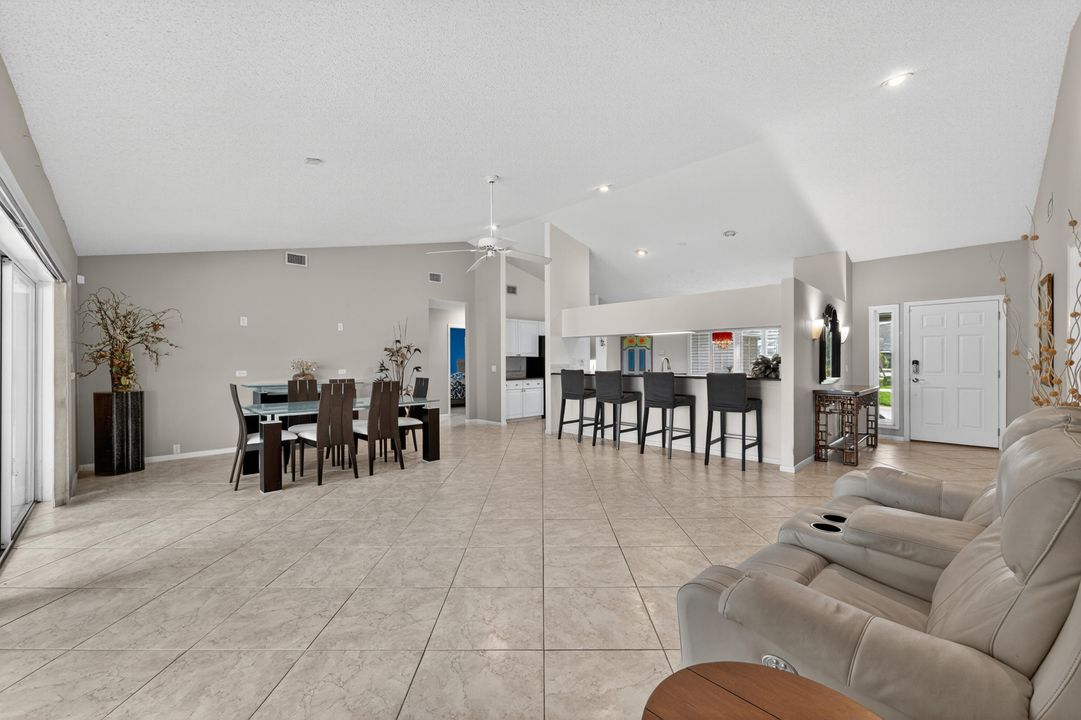 Под контрактом: $699,000 (3 спален, 2 ванн, 2693 Квадратных фут)