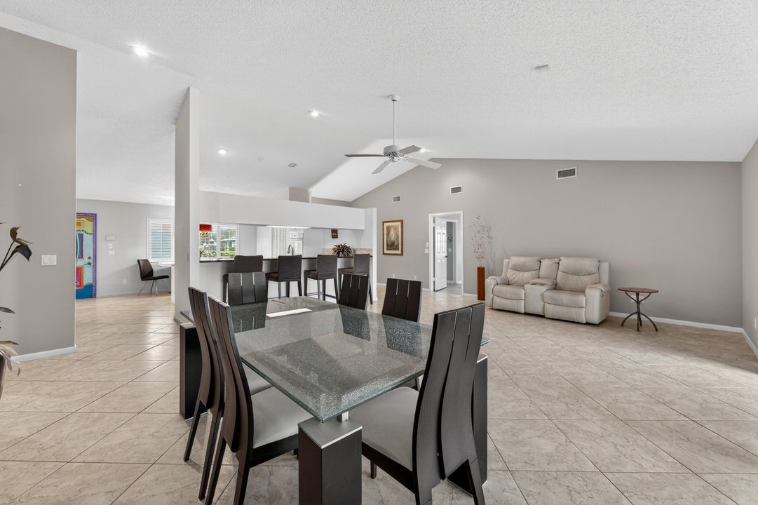 Под контрактом: $699,000 (3 спален, 2 ванн, 2693 Квадратных фут)