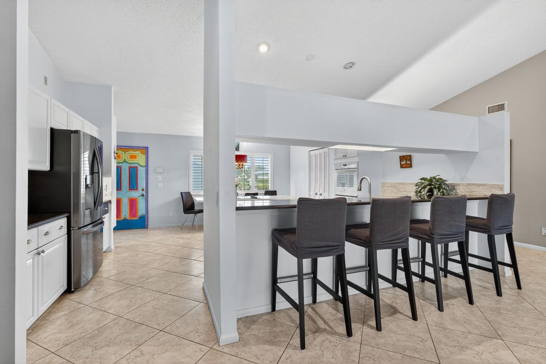 Под контрактом: $699,000 (3 спален, 2 ванн, 2693 Квадратных фут)