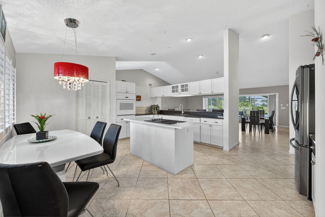 Под контрактом: $699,000 (3 спален, 2 ванн, 2693 Квадратных фут)