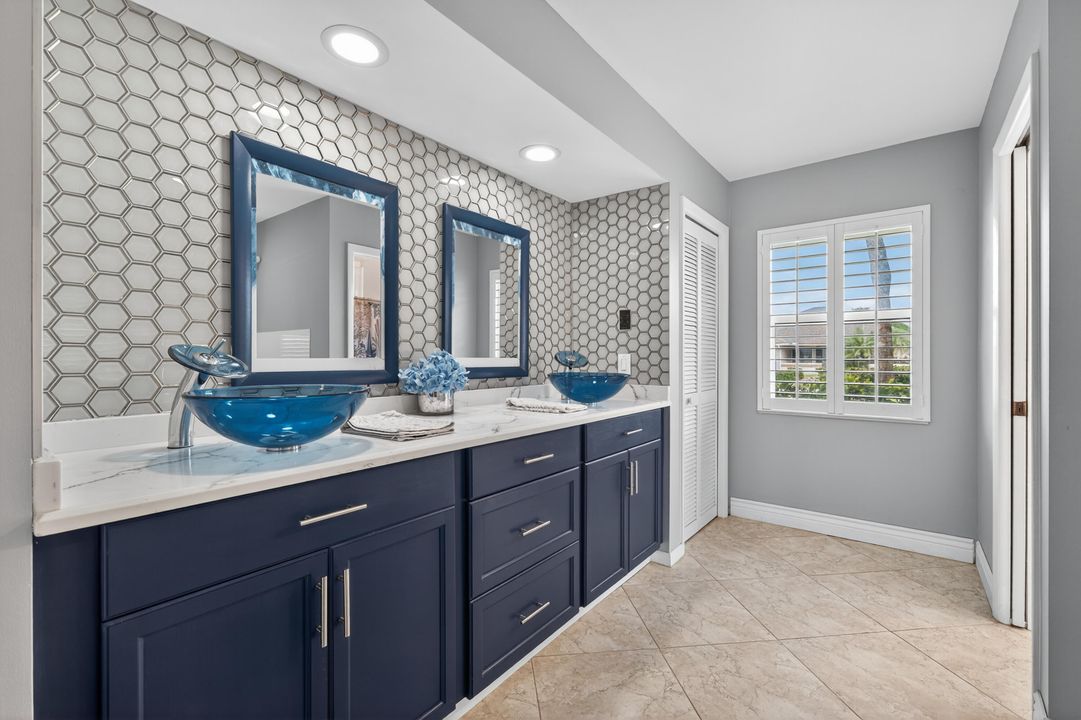 Под контрактом: $699,000 (3 спален, 2 ванн, 2693 Квадратных фут)