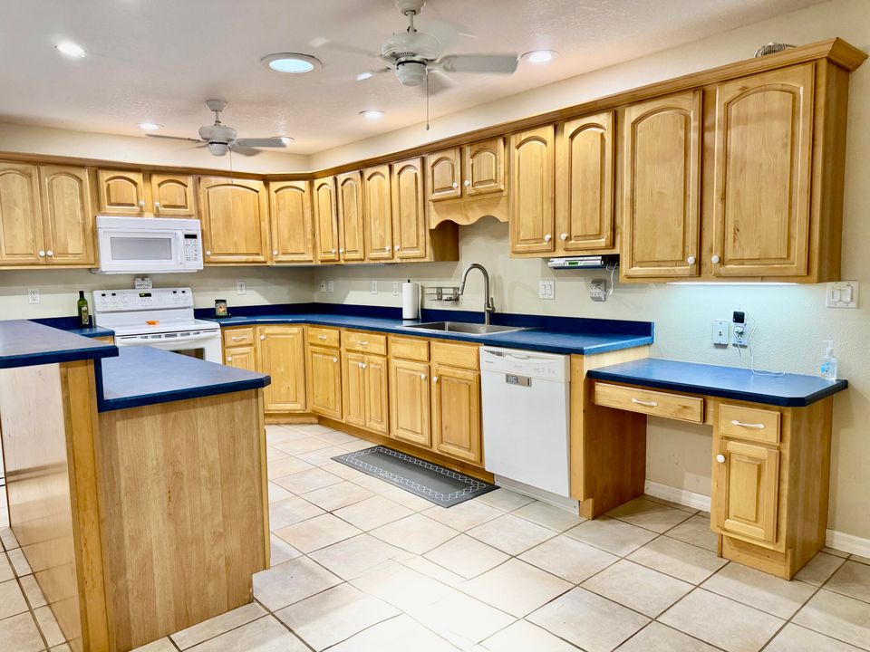 For Sale: $299,000 (3 beds, 2 baths, 1847 Square Feet)