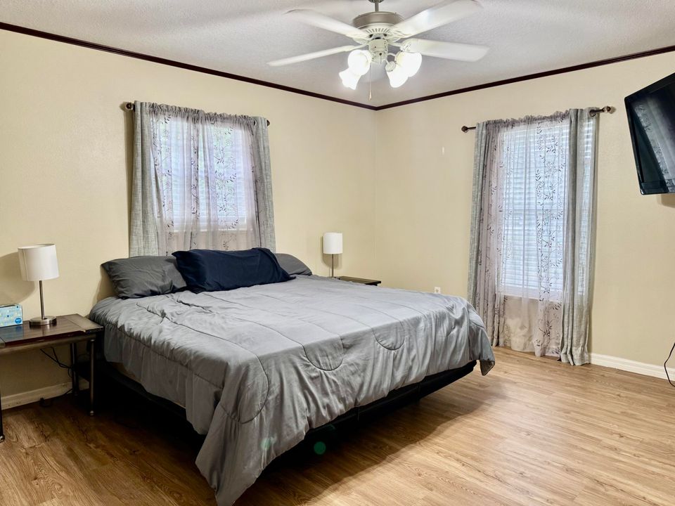 For Sale: $299,000 (3 beds, 2 baths, 1847 Square Feet)