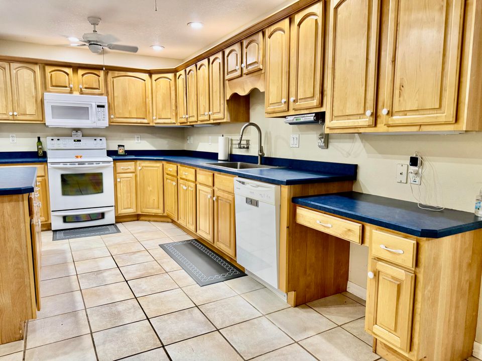 For Sale: $299,000 (3 beds, 2 baths, 1847 Square Feet)