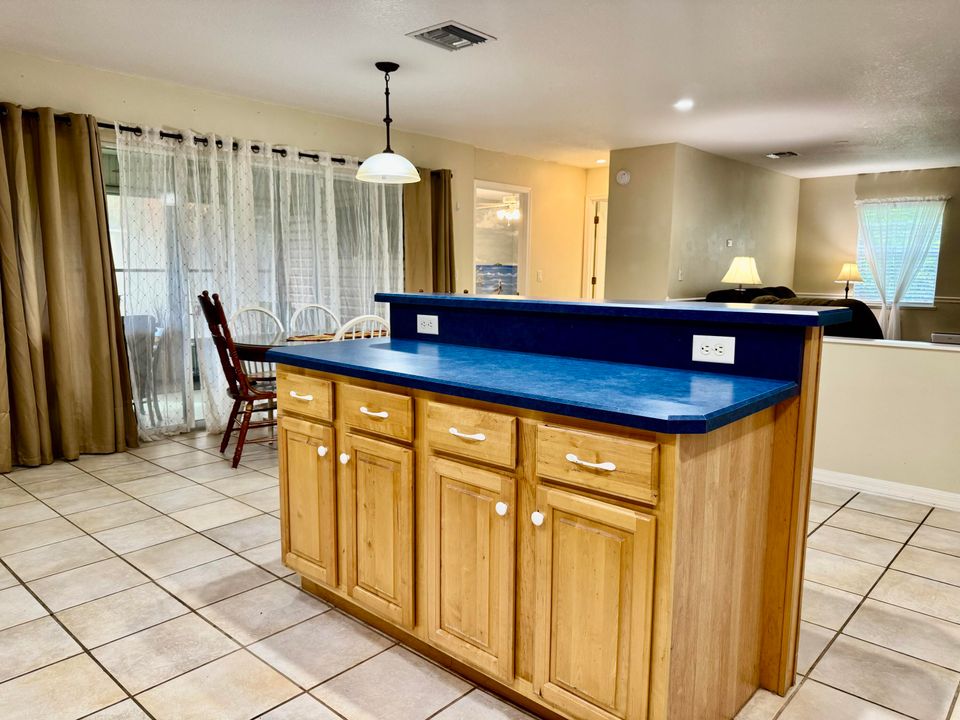 For Sale: $299,000 (3 beds, 2 baths, 1847 Square Feet)