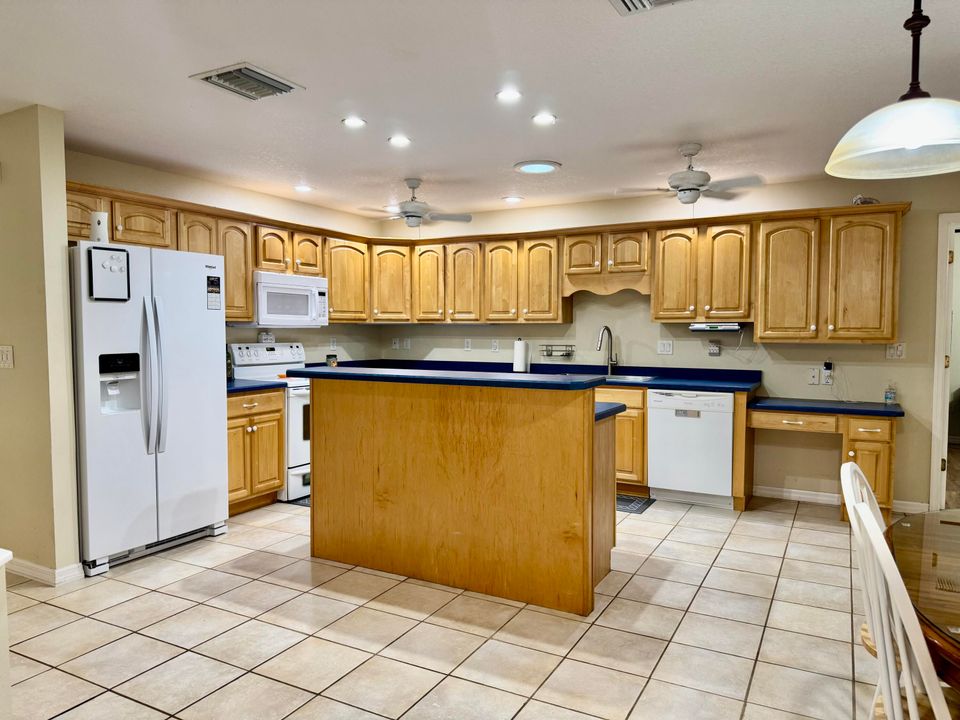 For Sale: $299,000 (3 beds, 2 baths, 1847 Square Feet)
