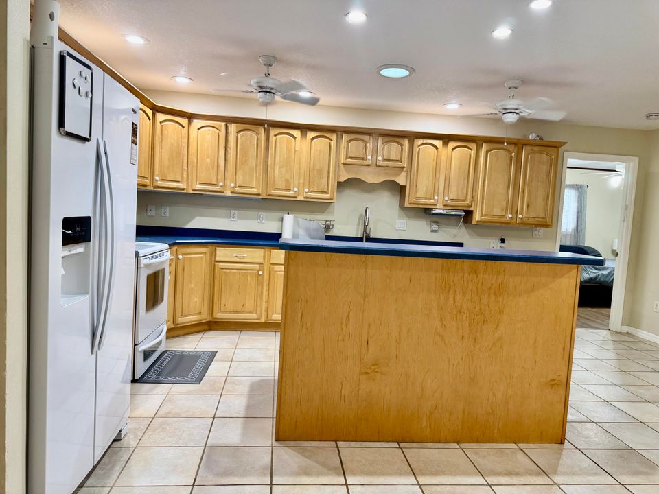 For Sale: $299,000 (3 beds, 2 baths, 1847 Square Feet)