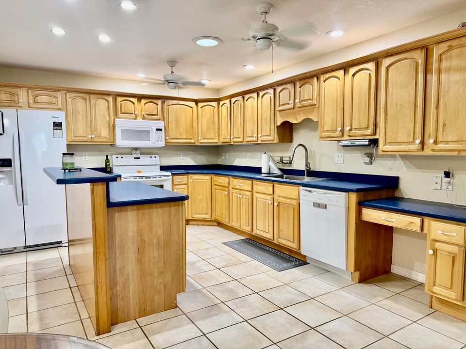 For Sale: $299,000 (3 beds, 2 baths, 1847 Square Feet)