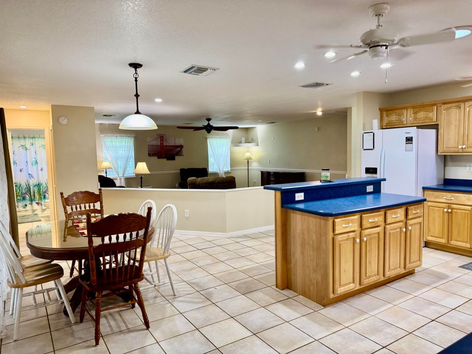 For Sale: $299,000 (3 beds, 2 baths, 1847 Square Feet)