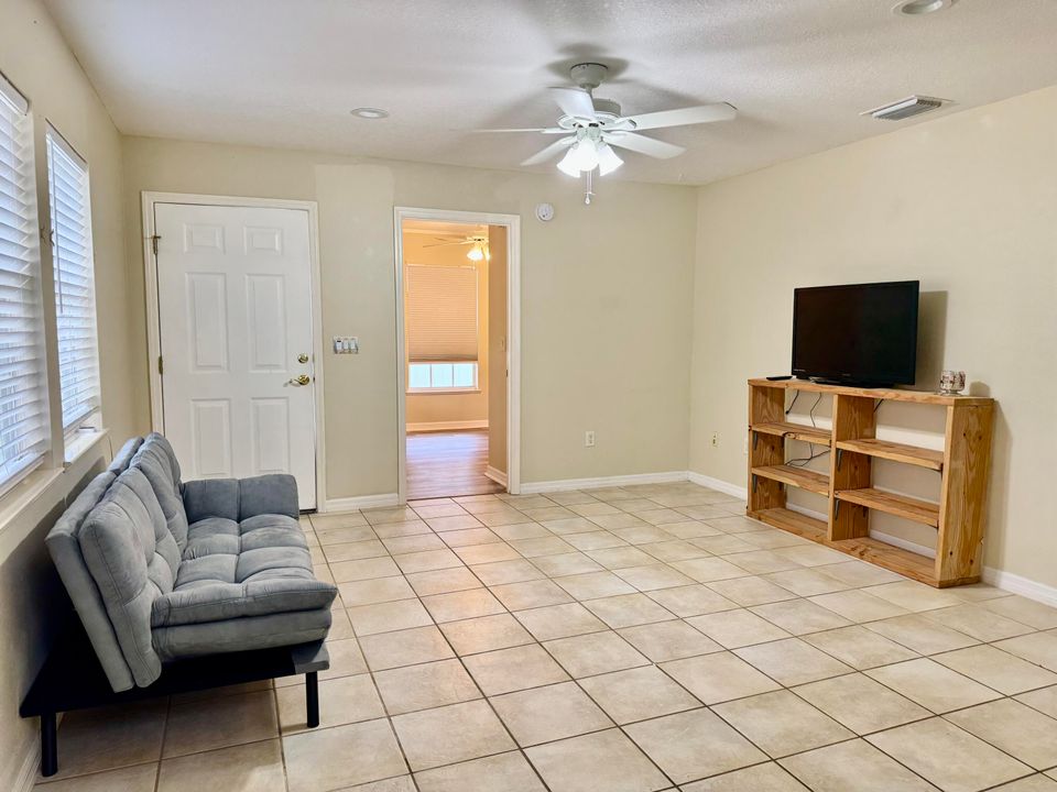 For Sale: $299,000 (3 beds, 2 baths, 1847 Square Feet)