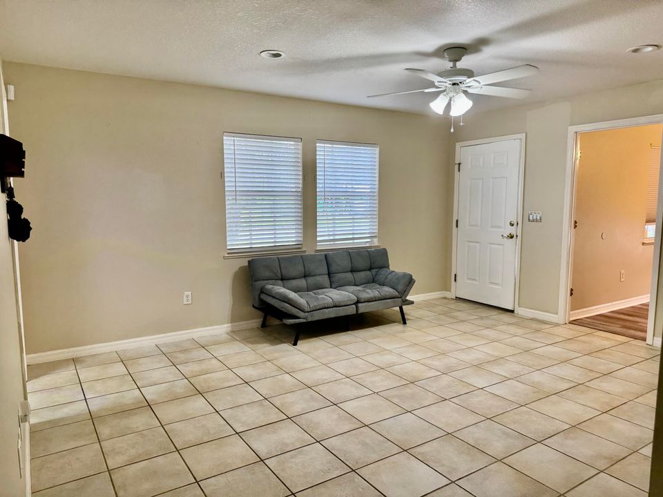 For Sale: $299,000 (3 beds, 2 baths, 1847 Square Feet)