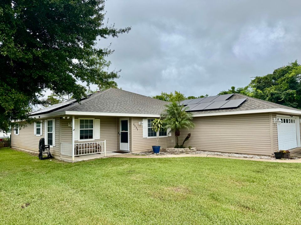 For Sale: $299,000 (3 beds, 2 baths, 1847 Square Feet)