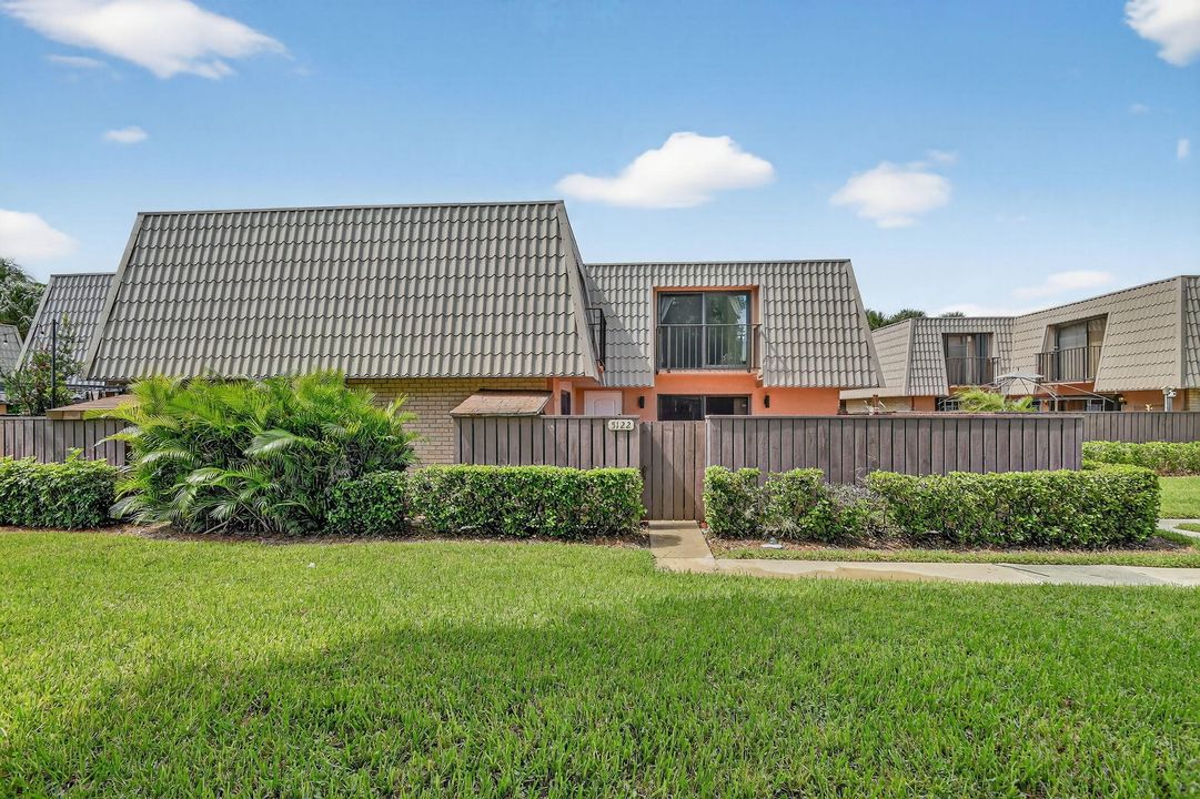 Recently Sold: $280,000 (2 beds, 2 baths, 1236 Square Feet)