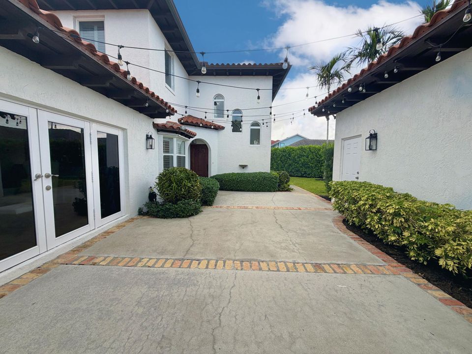 For Rent: $5,300 (4 beds, 3 baths, 2509 Square Feet)