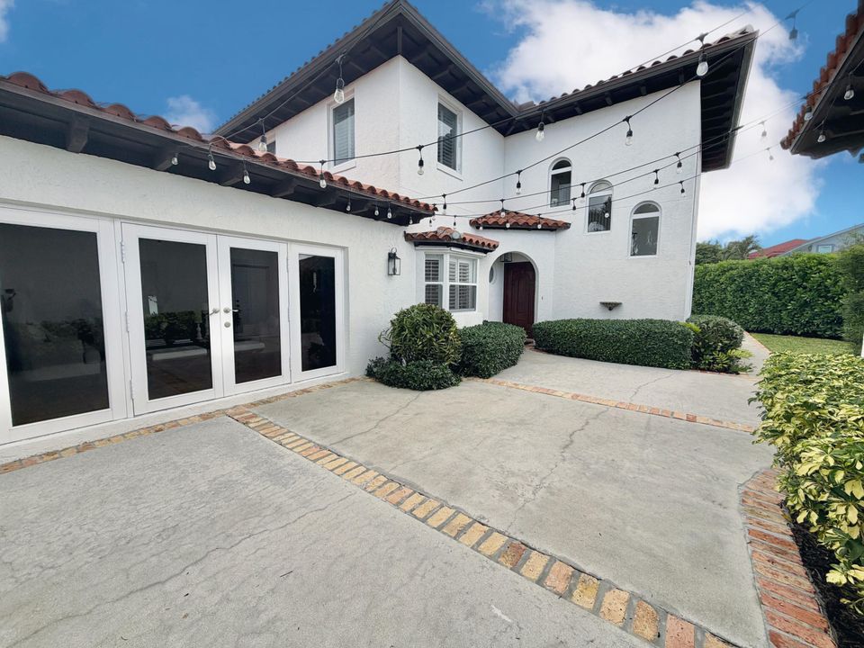 For Rent: $5,300 (4 beds, 3 baths, 2509 Square Feet)