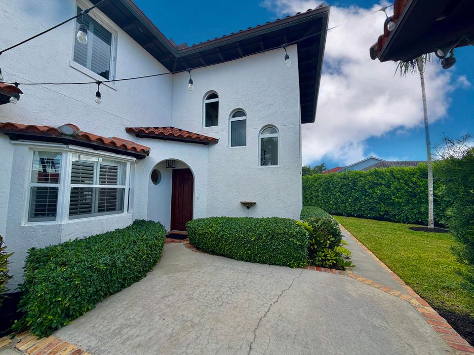 For Rent: $5,300 (4 beds, 3 baths, 2509 Square Feet)