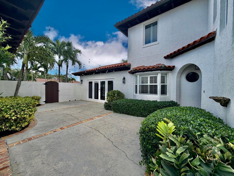 For Rent: $5,300 (4 beds, 3 baths, 2509 Square Feet)